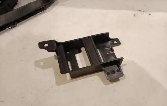 Mercedes-Benz S W221 Front parking sensor holder (PDC) A2218850767