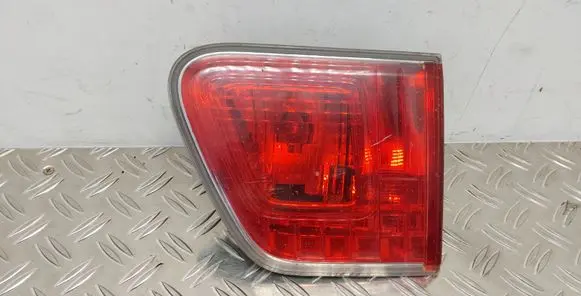 Toyota Avensis T270 Tailgate rear/tail lights