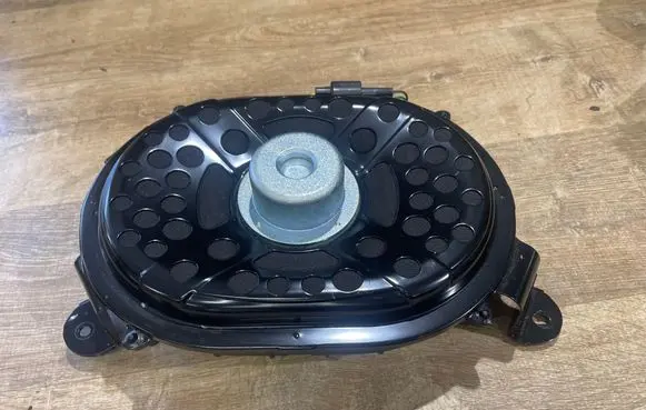 Land Rover Discovery 5 Subwoofer speaker HY3218808AB FT3031017290 17072WG