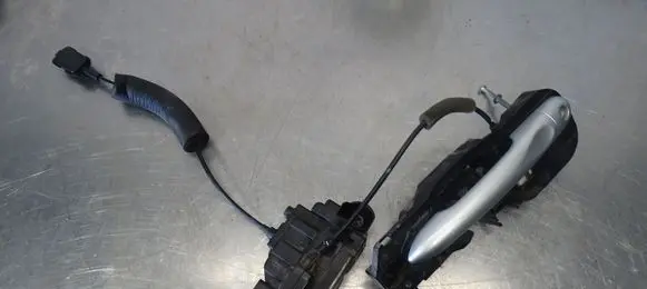 Renault Megane III Front door lock 806070032R