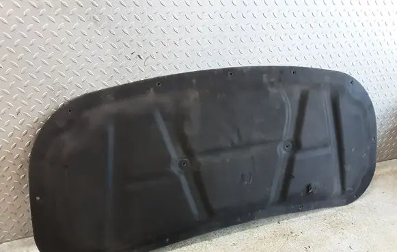 Engine bonnet/hood sound/heat insulation