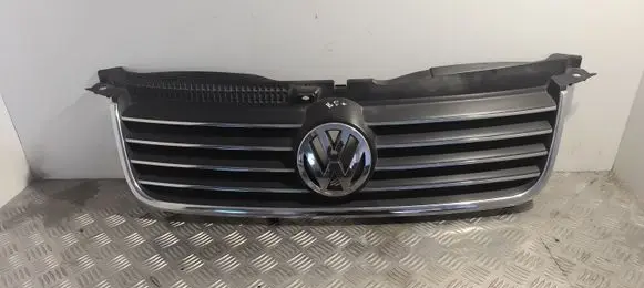 Volkswagen PASSAT B5.5 Front bumper upper radiator grill 3B0653651J