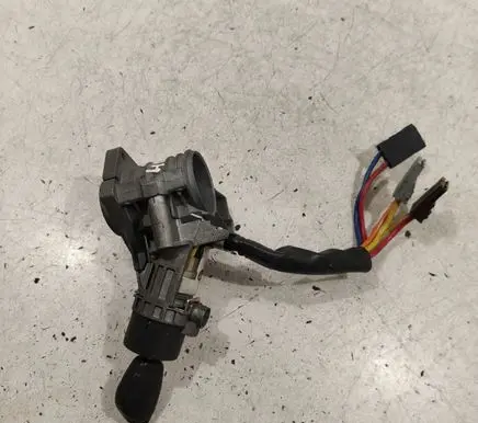Peugeot 406 Ignition lock 447800