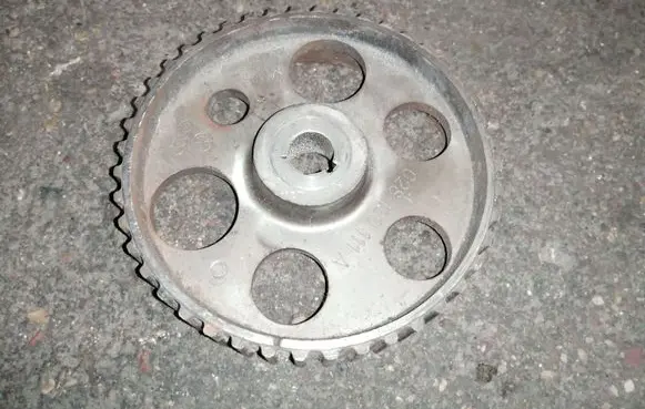 Ford Galaxy Fuel pump gear (pulley) 028130111A