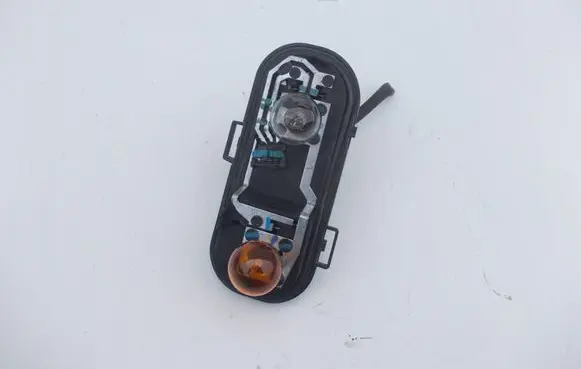 Nissan Qashqai Tail light bulb cover holder 89070311