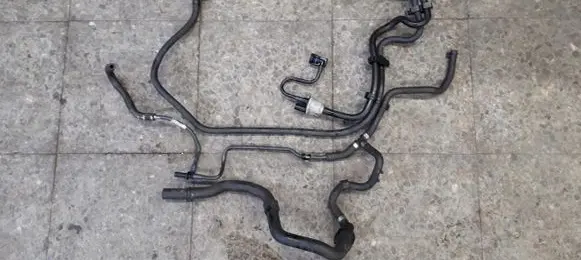 Audi A3 S3 8L Fuel line pipe 05e133723k