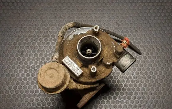 Volkswagen PASSAT B4 Turbo 028145701Q 4540831