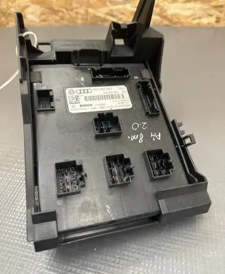 Audi A4 S4 B8 8K Comfort/convenience module 8K0907063 01022001 F005V00753