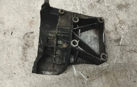 Mercedes-Benz E W124 Power steering pump mounting bracket 1022360830