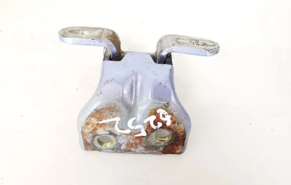 Hyundai Getz Rear door lower hinge