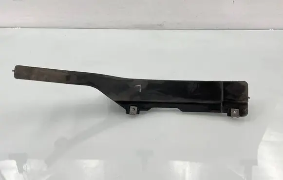Audi Q7 4M Front splash guards bracket 4M0853887C