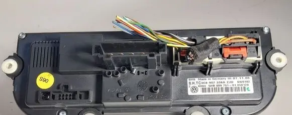 Volkswagen Golf VI Air conditioner control unit module 789843