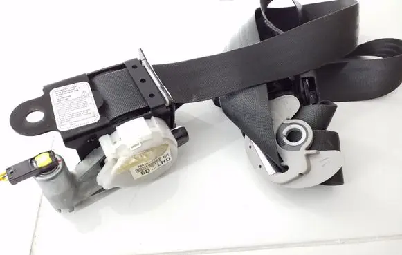 KIA Sportage Front seatbelt 888203U210