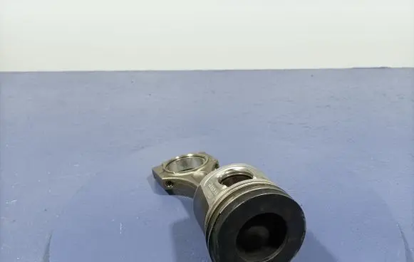 BMW X1 E84 Piston 7810825