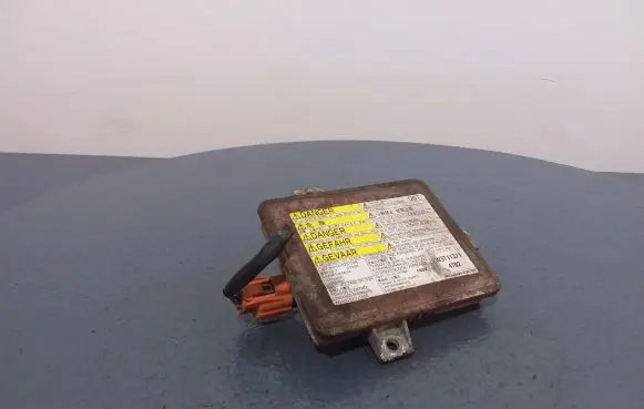 Mazda 3 I Voltage converter/converter module W3T15671