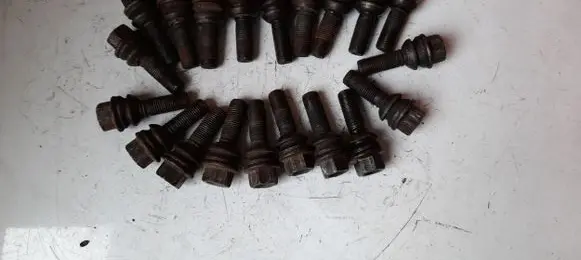 Volkswagen Transporter - Caravelle T5 Nuts/bolts 