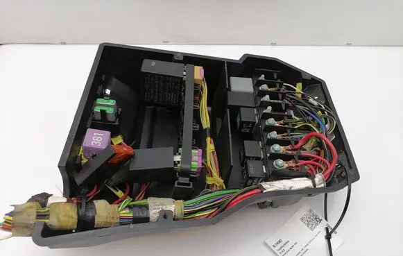 Audi A8 S8 D2 4D Fuse module 4D1937124A