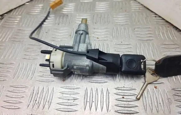 Audi Cabriolet B3 8G Ignition lock 8A0905851C