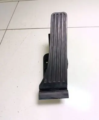 Mercedes-Benz E W212 Accelerator throttle pedal A2043000004