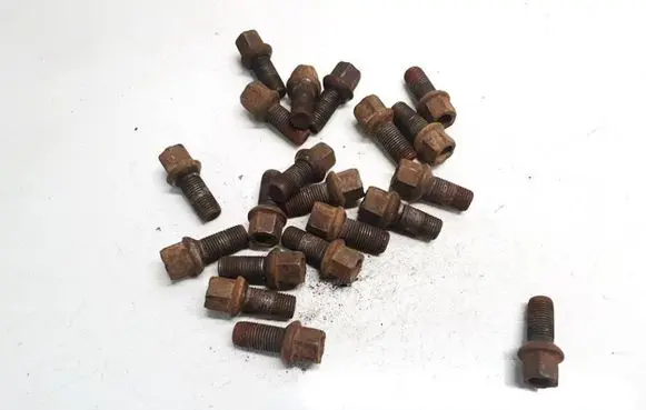 Volkswagen PASSAT B5 Nuts/bolts 