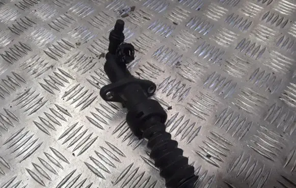 Clutch slave cylinder