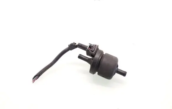Volkswagen Golf III Valve vacuum 051133459A