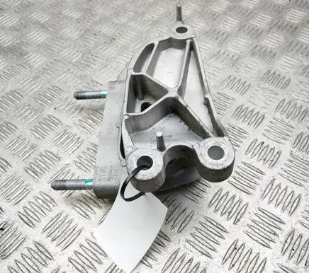 Opel Mokka B Engine mount bracket 9826533880
