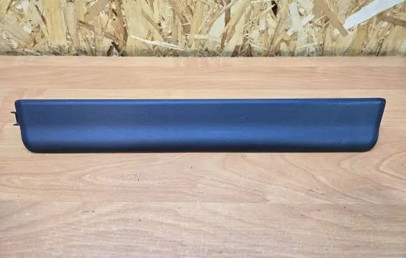 Front sill trim cover