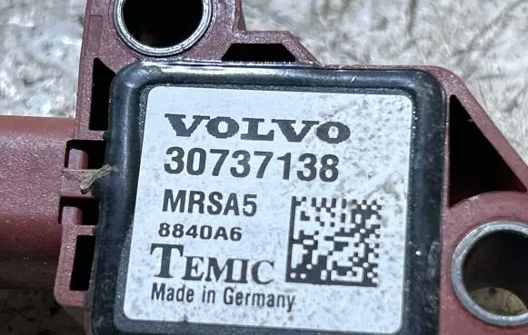 Volvo V50 Airbag deployment crash/impact sensor 30737138 8840A6 MRSA5