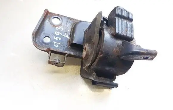 Toyota Avensis T270 Engine mount bracket av67963 av-67963
