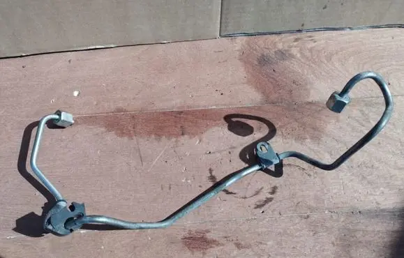 Infiniti EX Fuel injector supply line/pipe 