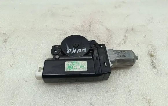 Suzuki Grand Vitara II Sunroof motor/actuator 47107110750 2331000160