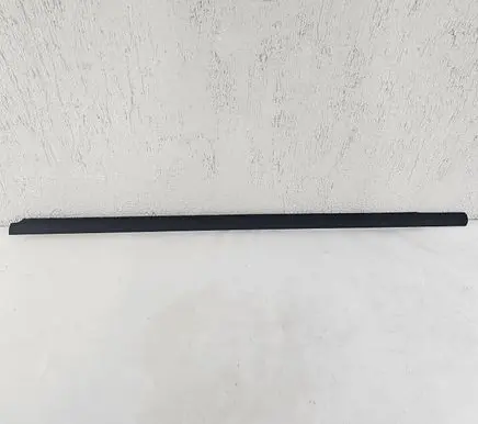 KIA Sportage Front door glass trim molding 822103W010