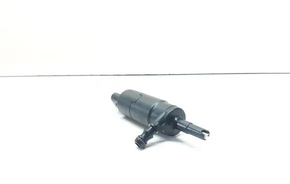 BMW X3 E83 Headlight washer pump 8377430