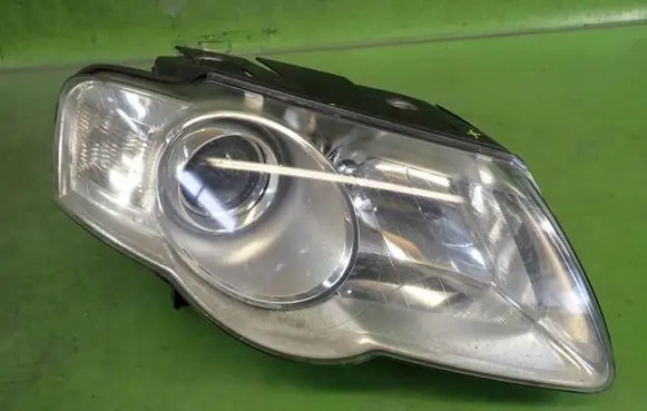 Volkswagen PASSAT B6 Headlight/headlamp