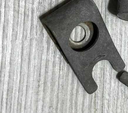Mercedes-Benz SL R129 Fuel Injector clamp holder
