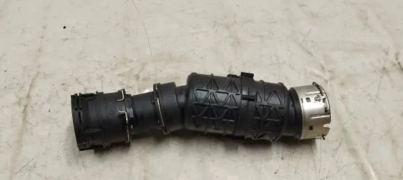 Volvo XC90 Intercooler hose/pipe 32283517