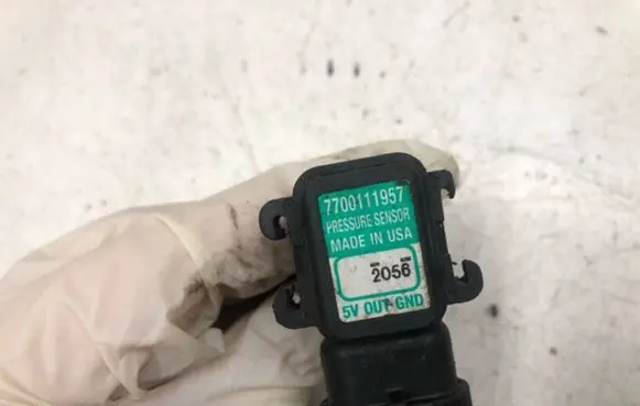 Renault Trafic II (X83) Air pressure sensor 7700111957