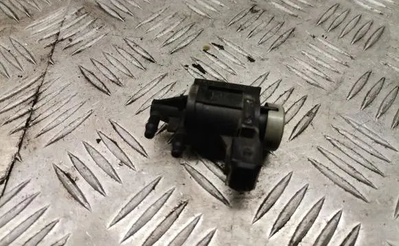 Audi A4 S4 B5 8D Turbo solenoid valve 1j0906283a