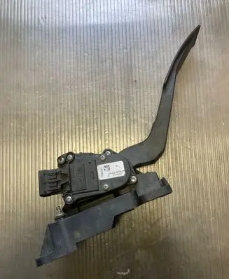 Nissan Navara Accelerator throttle pedal 18002EB400 93315700