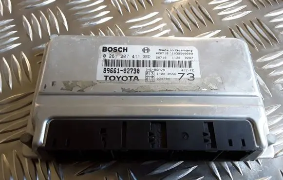 Toyota Corolla E120 E130 Engine control unit/module 8966102730 0261207411 1039S00609