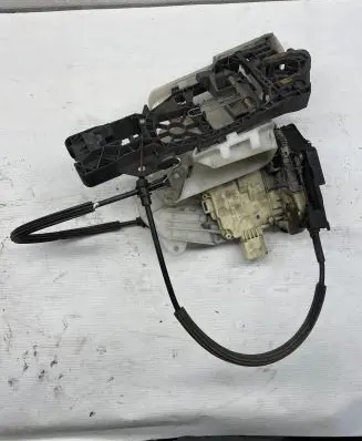 Volkswagen PASSAT B6 Coupe door lock (next to the handle) 3C2837015A