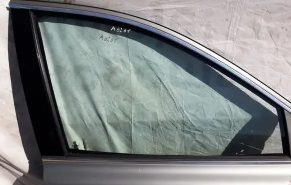 Volvo XC90 Front door window glass four-door