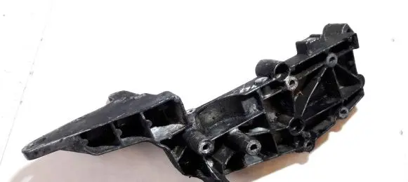 Volvo XC70 Engine mounting bracket 9497106