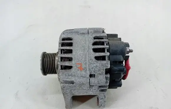 Renault Captur Generator/alternator 231007842RTG12C125