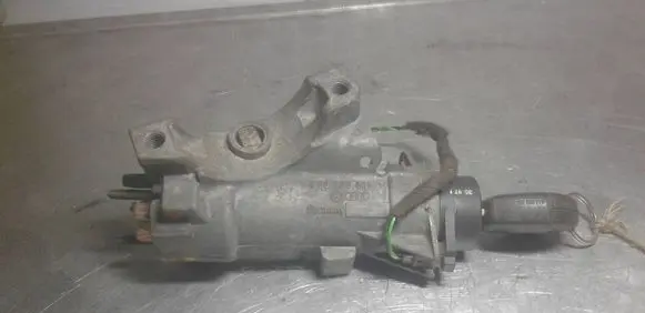 Volkswagen PASSAT B5.5 Ignition lock 4B0905851