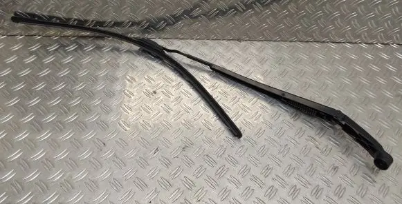 Toyota RAV 4 (XA40) Windshield/front glass wiper blade 