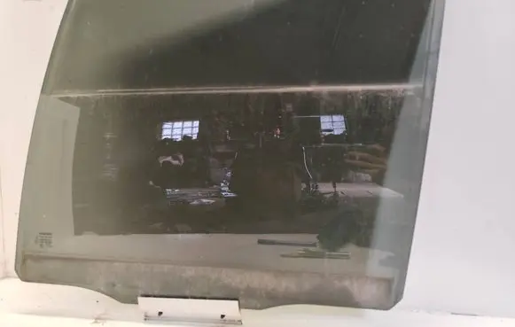 Volvo XC90 Rear door window glass E000199