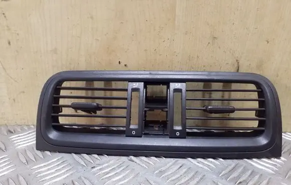 Skoda Fabia Mk2 (5J) Dash center air vent grill 5J0820951S
