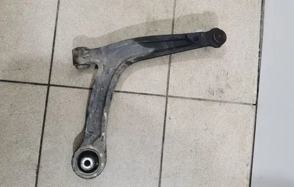 Fiat 500 Front lower control arm/wishbone 50710291